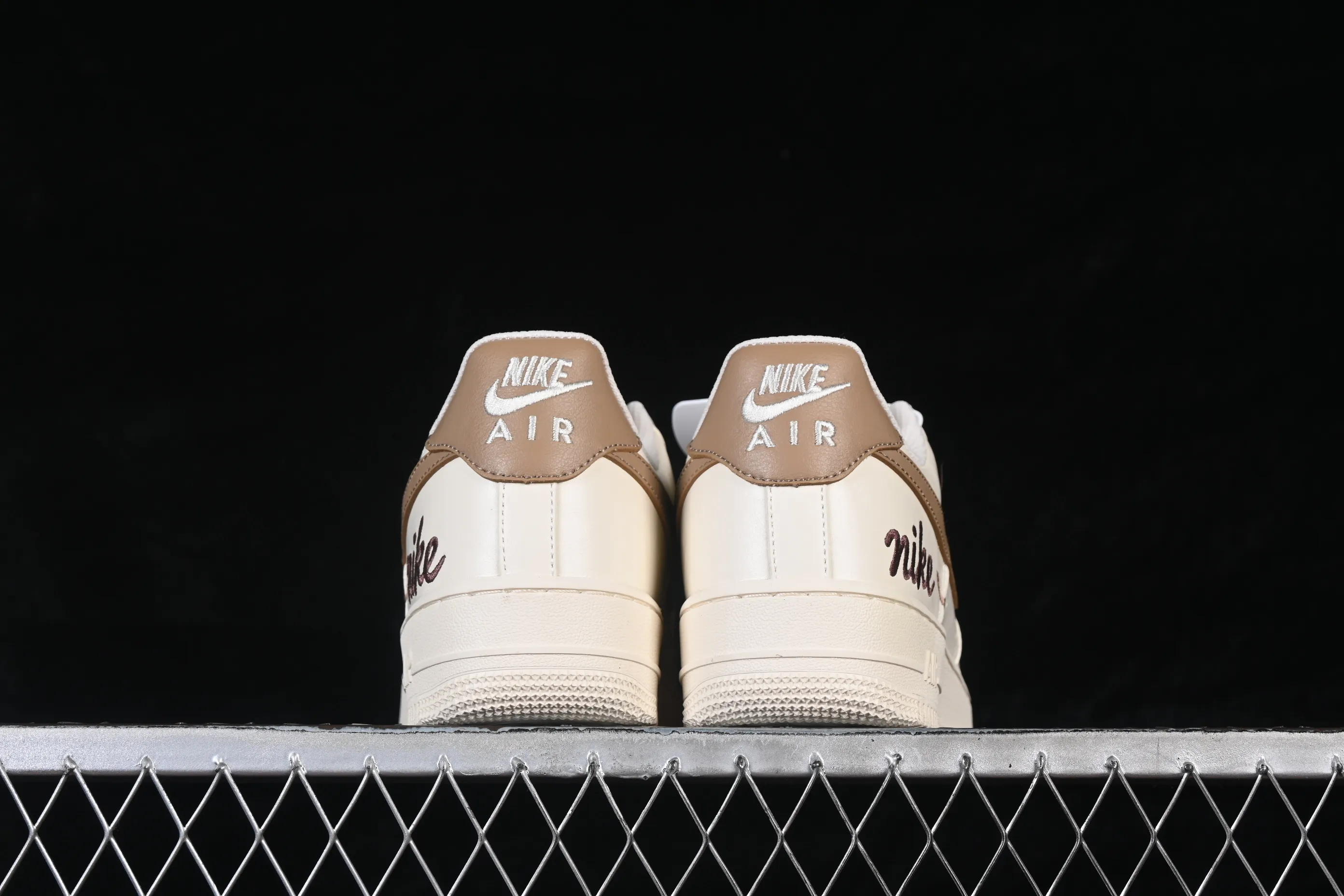 All categories Nk Air Force 1 Air Force series Nk Air Force 1 Low Air Force low-top Nike Air Force 1'07 Low Milk coffee white brown three small hooks Air Force 1 low-top casual sneakers NH0601-584